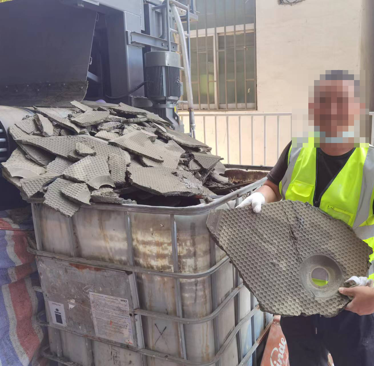 車載式壓濾機(jī)-泥餅2